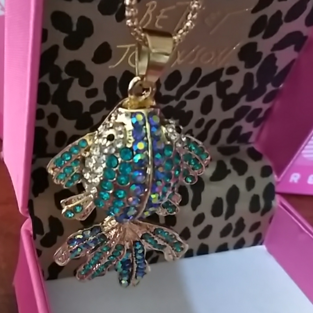 🆕Betsey Johnson dazzling fish necklace🐠